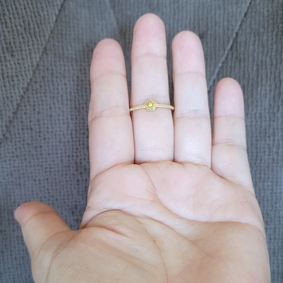 Rachel Zoe Dainty Gold💛 Flower🌸 Ring💍 - NWT - Picture 13 of 15